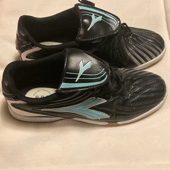 Diadora Indoor Soccer Shoes size 6 men used once - Picture 2 of 4